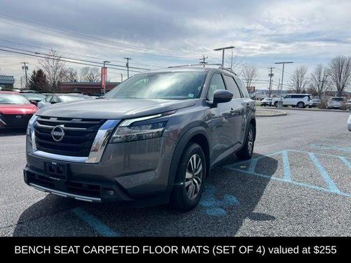 2022 Nissan Pathfinder SL