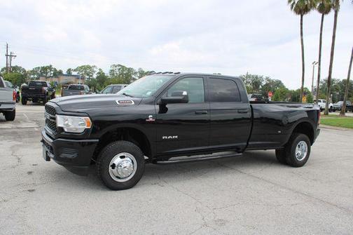Diamond Black Crystal Pearlcoat 2024 RAM 3500 Tradesman Crew Cab 4x4 8' Box