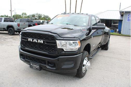 Diamond Black Crystal Pearlcoat 2024 RAM 3500 Tradesman Crew Cab 4x4 8' Box