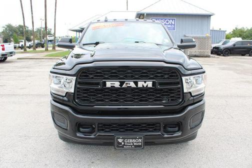 Diamond Black Crystal Pearlcoat 2024 RAM 3500 Tradesman Crew Cab 4x4 8' Box