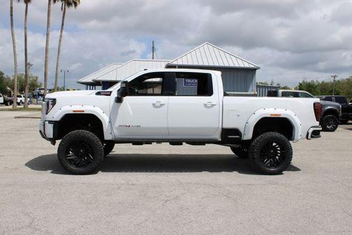 Summit White 2024 GMC Sierra 2500 AT4