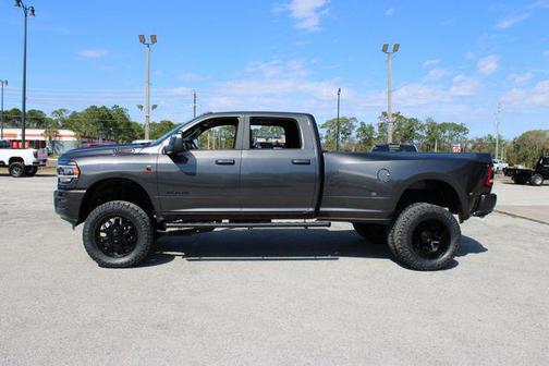 2024 RAM 3500 Big Horn Crew Cab 4x4 8' Box