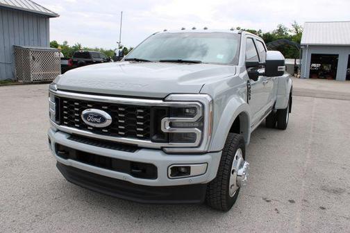 Avalanche 2025 Ford F-450 Platinum