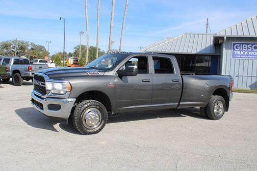 2024 RAM 3500 Tradesman Crew Cab 4x4 8' Box