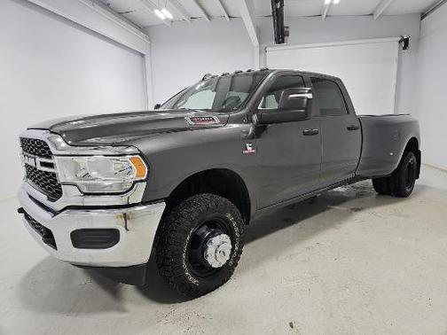 2024 RAM 3500 Tradesman Crew Cab 4x4 8' Box