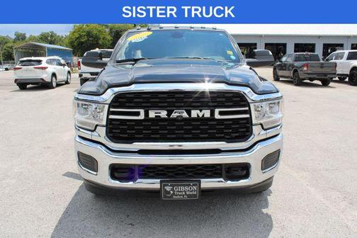 Diamond Black Crystal Pearlcoat 2024 RAM 3500 Big Horn Crew Cab 4x4 8' Box