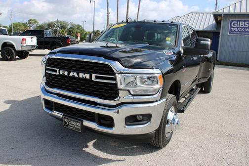 Diamond Black Crystal Pearlcoat 2024 RAM 3500 Big Horn Crew Cab 4x4 8' Box