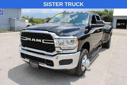 Diamond Black Crystal Pearlcoat 2024 RAM 3500 Big Horn Crew Cab 4x4 8' Box