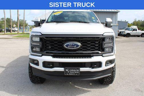 Oxford White 2025 Ford F-250 Lariat
