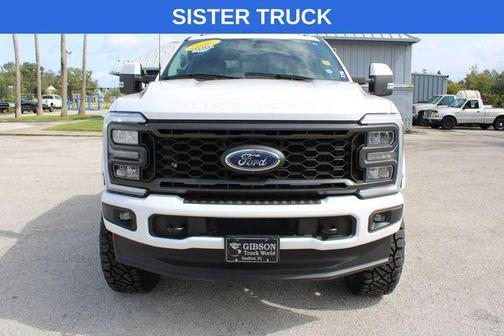 Oxford White 2025 Ford F-250 Lariat