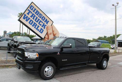 2022 RAM 3500 Tradesman Crew Cab 4x4 8' Box