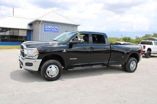 2022 RAM 3500 Tradesman Crew Cab 4x4 8' Box