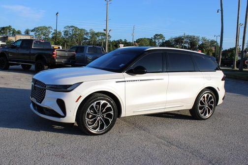 White Platinum Metallic Tri-Coat 2024 Lincoln Nautilus Reserve