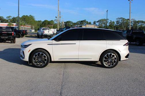 White Platinum Metallic Tri-Coat 2024 Lincoln Nautilus Reserve