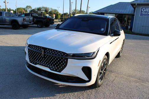 White Platinum Metallic Tri-Coat 2024 Lincoln Nautilus Reserve