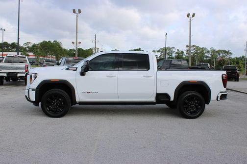 Summit White 2024 GMC Sierra 2500 AT4