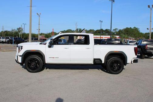 Summit White 2024 GMC Sierra 2500 AT4