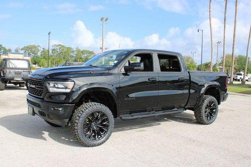 Diamond Black Crystal Pearlcoat 2023 RAM 1500 Big Horn/Lone Star