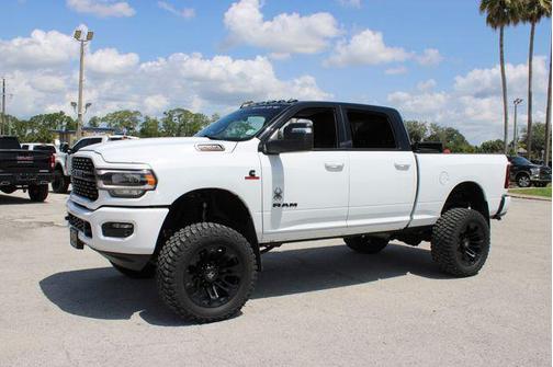 Bright White Clearcoat 2024 RAM 2500 Big Horn Crew Cab 4x4 6'4' Box