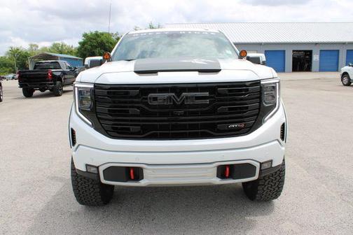 Summit White 2025 GMC Sierra 1500 AT4