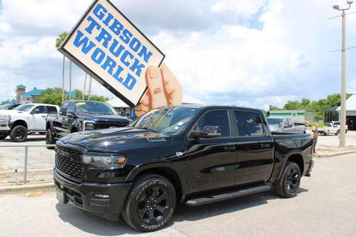 Diamond Black Crystal Pearlcoat 2026 RAM 1500 Big Horn/Lone Star