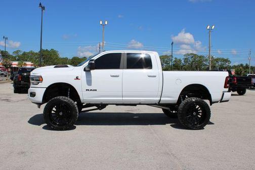 Bright White Clearcoat 2024 RAM 2500 Laramie Crew Cab 4x4 6'4' Box