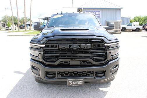 Diamond Black Crystal Pearlcoat 2025 RAM 3500 Laramie Crew Cab 4x4 8' Box