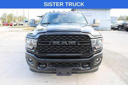 Diamond Black Crystal Pearlcoat 2025 RAM 3500 Laramie Crew Cab 4x4 8' Box