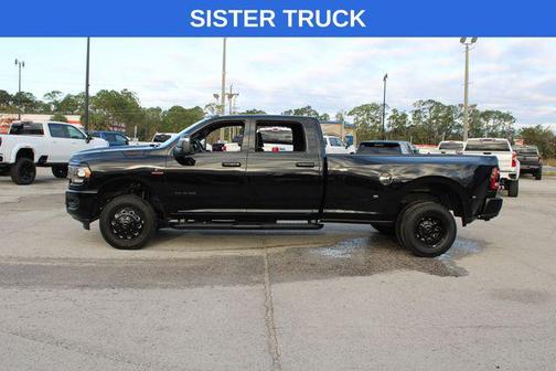 Diamond Black Crystal Pearlcoat 2025 RAM 3500 Laramie Crew Cab 4x4 8' Box
