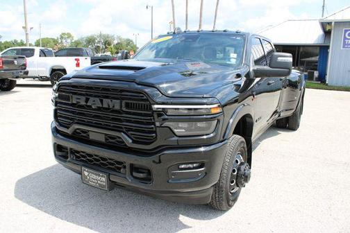 Diamond Black Crystal Pearlcoat 2025 RAM 3500 Laramie Crew Cab 4x4 8' Box
