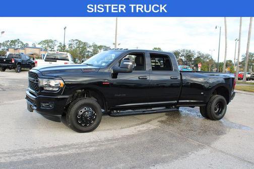 Diamond Black Crystal Pearlcoat 2025 RAM 3500 Laramie Crew Cab 4x4 8' Box