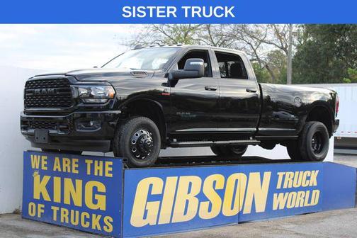 Diamond Black Crystal Pearlcoat 2025 RAM 3500 Laramie Crew Cab 4x4 8' Box