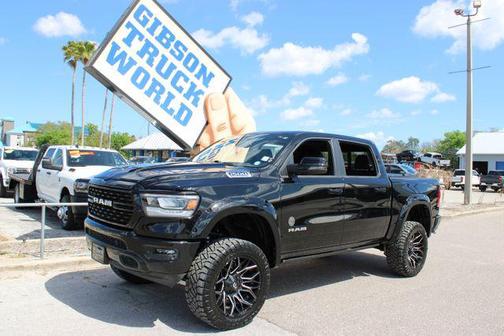 Diamond Black Crystal Pearlcoat 2024 RAM 1500 Big Horn/Lone Star