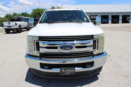 Oxford White 2017 Ford F-350 XLT