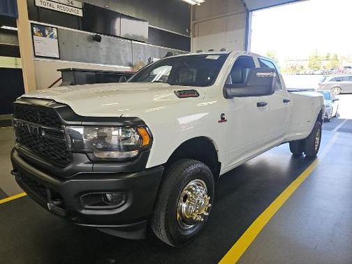 2024 RAM 3500 Tradesman Crew Cab 4x4 8' Box