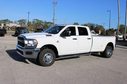 2024 RAM 3500 Tradesman Crew Cab 4x4 8' Box