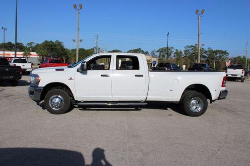 2024 RAM 3500 Tradesman Crew Cab 4x4 8' Box