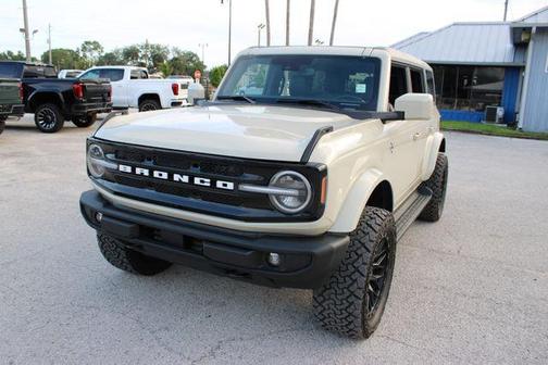 Desert Sand 2025 Ford Bronco Outer Banks