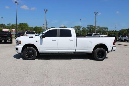 Bright White Clearcoat 2024 RAM 3500 Big Horn Crew Cab 4x4 8' Box
