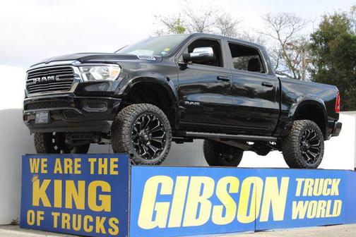 Diamond Black Crystal Pearlcoat 2024 RAM 1500 Laramie