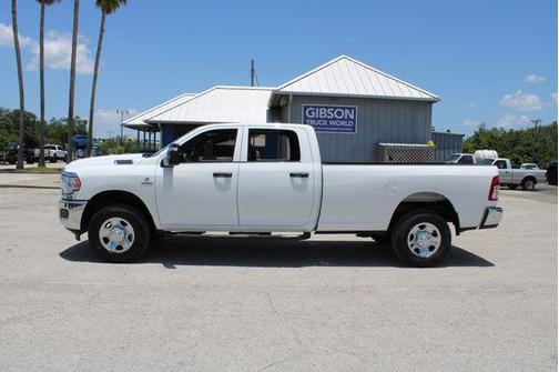2023 RAM 2500 Tradesman Crew Cab 4x4 8' Box