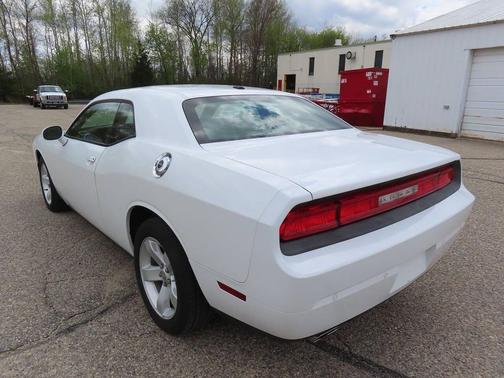 Bright White Clearcoat 2013 Dodge Challenger SXT