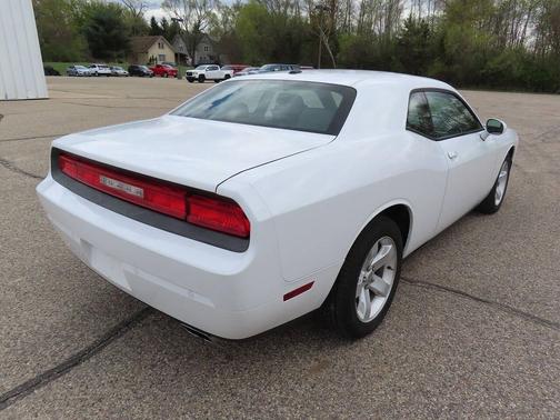 Bright White Clearcoat 2013 Dodge Challenger SXT