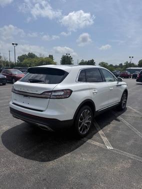 Pristine White Metallic Tri-Coat 2022 Lincoln Nautilus Reserve