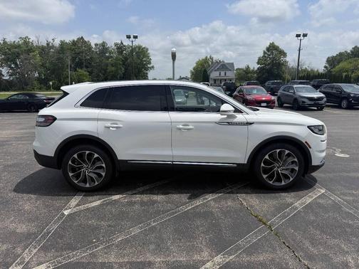 Pristine White Metallic Tri-Coat 2022 Lincoln Nautilus Reserve