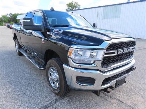 2023 RAM 2500 Tradesman Crew Cab 4x4 6'4' Box