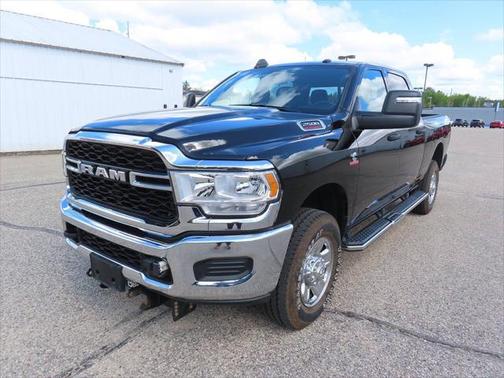 2023 RAM 2500 Tradesman Crew Cab 4x4 6'4' Box