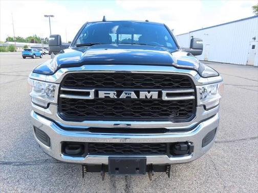 2023 RAM 2500 Tradesman Crew Cab 4x4 6'4' Box