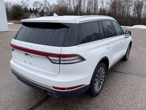 Pristine White Metallic Tri-Coat 2024 Lincoln Aviator Premiere