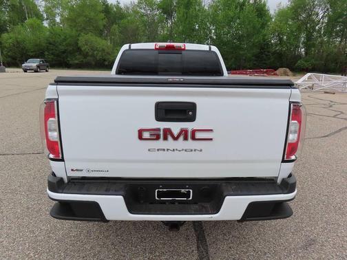 Summit White 2022 GMC Canyon Elevation